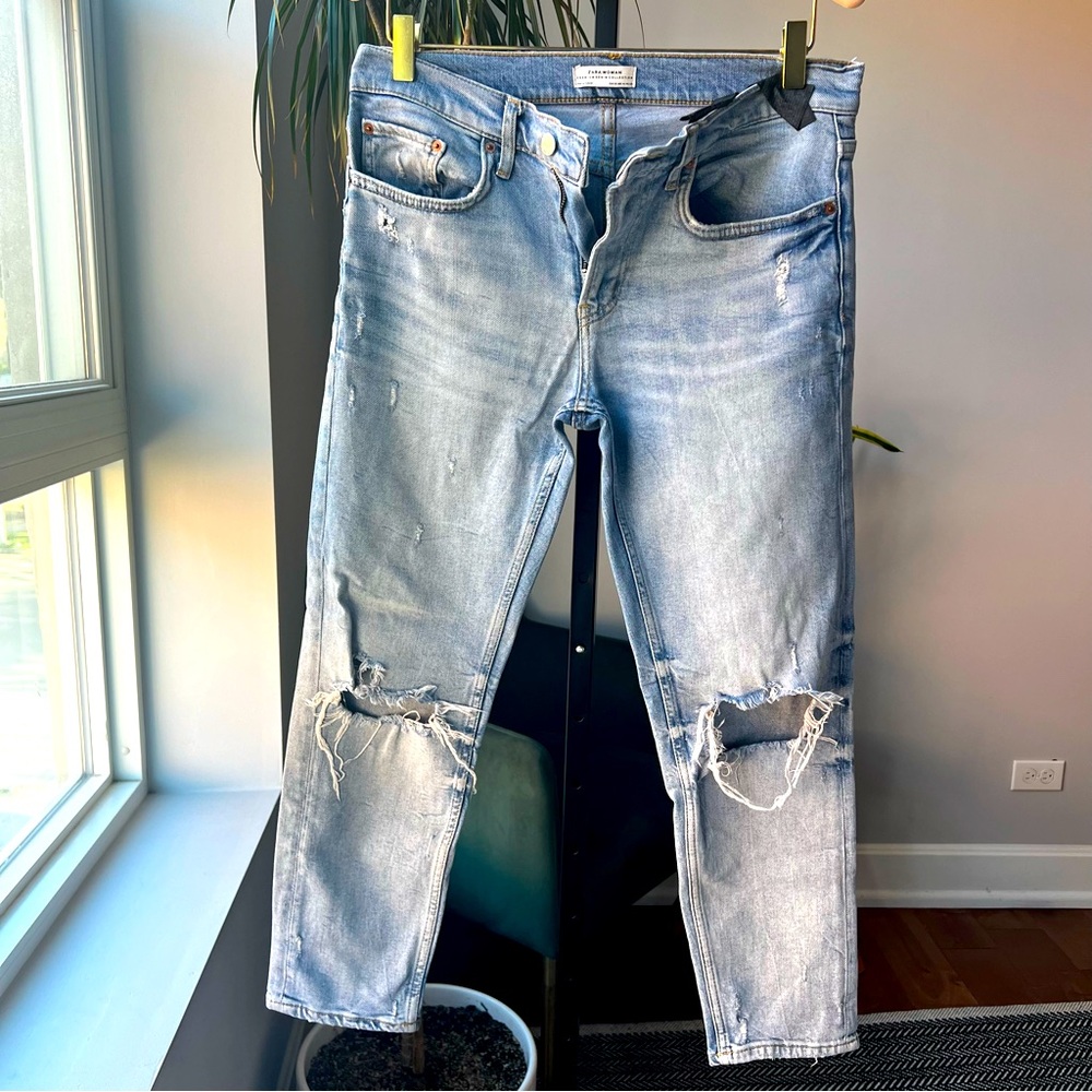 Zara Light Denim Distressed Jeans with Knee Cutouts - Size 4